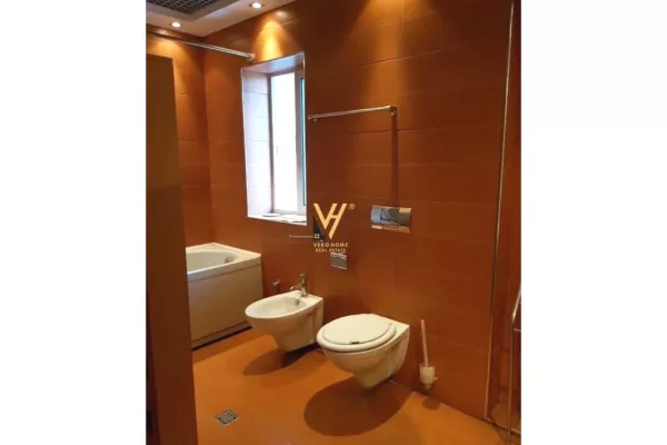 Casa in affitto 7+1 a Tirana - 2,500 Euro
