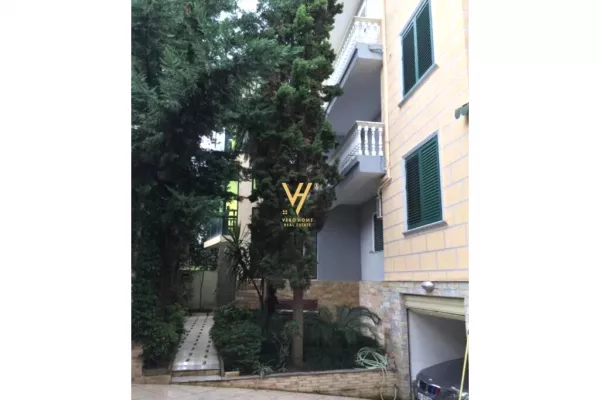 Shtepi me qera Vila Luksoze ne Tirane, 7+1, Mobilimi Pjeserisht e mobiluar, Pagesa 2,500  Euro.