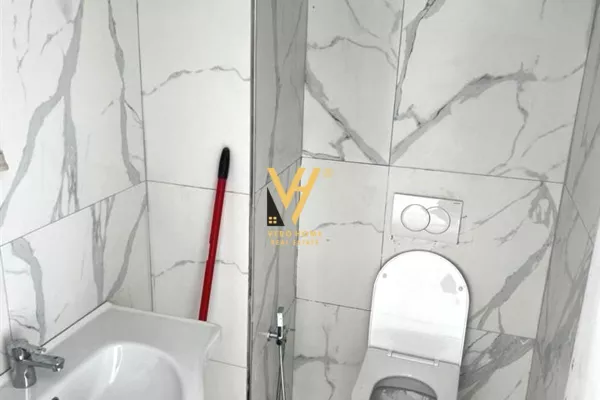 Business Property for Rent 3+1 in Tirana - 1,000 Euro