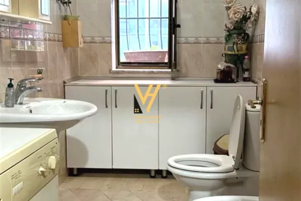 Shtepi me qera Apartament ne Tirane, 2+1, Mobilimi E mobiluar, Pagesa 65,000  Leke.