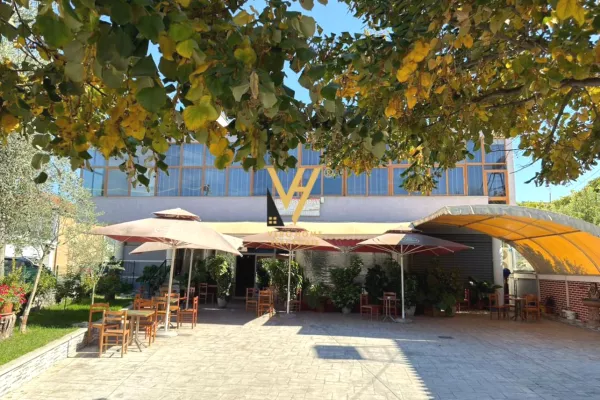 Ambient biznesi me qera 2+1 ne Tirane - 4,000 Euro