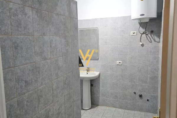 Shtepi me qera Apartament ne Tirane, 3+1, Mobilimi E mobiluar, Pagesa 55,000  Leke.