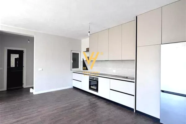 JEPET ZYRE 125 M2 ME QERA TE BULEVARDI I RI,KOMPLEKSI BERMON 650 EURO