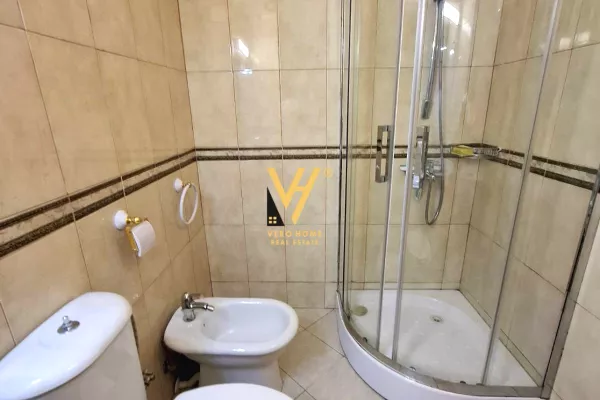 Shtepi me qera Apartament ne Tirane, 2+1, Mobilimi E mobiluar, Pagesa 650  Euro.