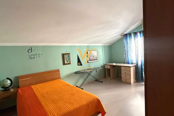 Shtepi me qera Apartament ne Tirane, 3+1, Mobilimi E mobiluar, Pagesa 1,000  Euro.