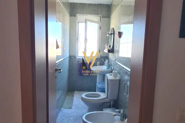 Shtepi ne shitje Apartament ne Tirane, 2+1, Mobilimi E mobiluar, Pagesa 140,000  Euro.