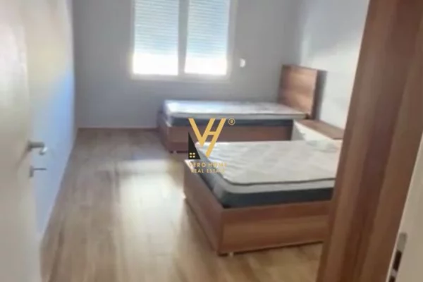 Shtepi ne shitje Apartament ne Tirane, 2+1, Mobilimi E mobiluar, Pagesa 125,000  Euro.