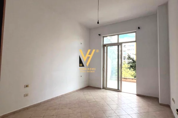 Shtepi ne shitje Apartament ne Tirane, 2+1, Mobilimi Pjeserisht e mobiluar, Pagesa 160,000  Euro.