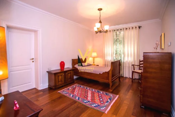 Shtepi me qera Apartament ne Tirane, 3+1, Mobilimi E mobiluar, Pagesa 1,500  Euro.