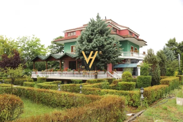 Business Property in Sale 5+1 in Korca - 500,000 Euro