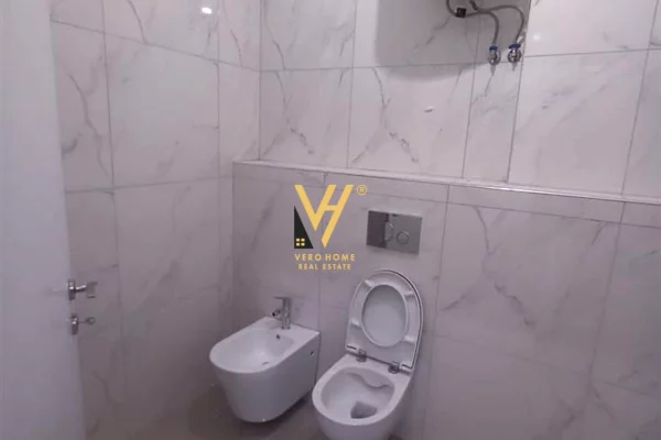 Business Property for Rent 3+1 in Tirana - 95,000 Leke