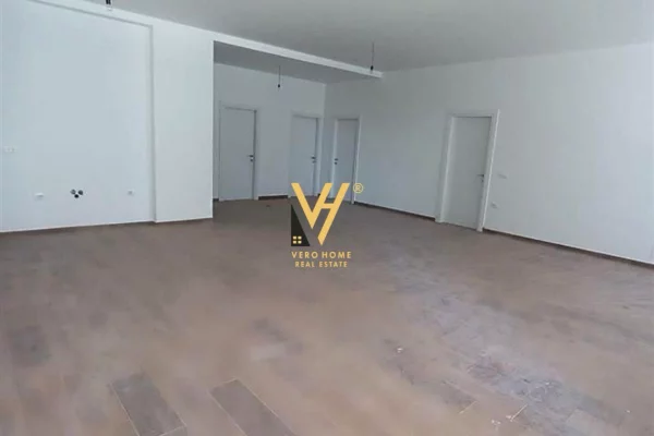 Business Property for Rent 3+1 in Tirana - 95,000 Leke