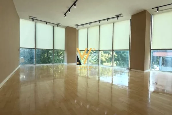 Business Property for Rent 3+1 in Tirana - 1,200 Euro