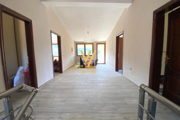 Shtepi me qera 5+1 ne Tirane - 1,000 Euro