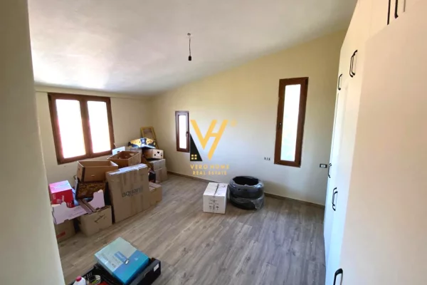 Shtepi me qera Vila Luksoze ne Tirane, 5+1, Mobilimi Pjeserisht e mobiluar, Pagesa 1,000  Euro.