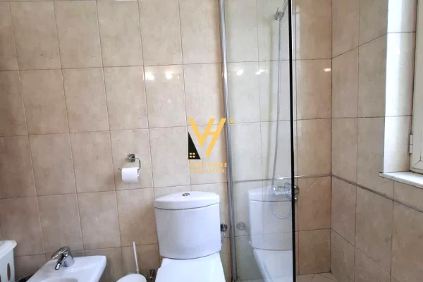 Shtepi me qera Apartament ne Tirane, 2+1, Mobilimi E mobiluar, Pagesa 80,000  Leke.