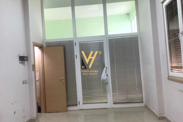 Business Property for Rent 3+1 in Tirana - 40,000 Leke