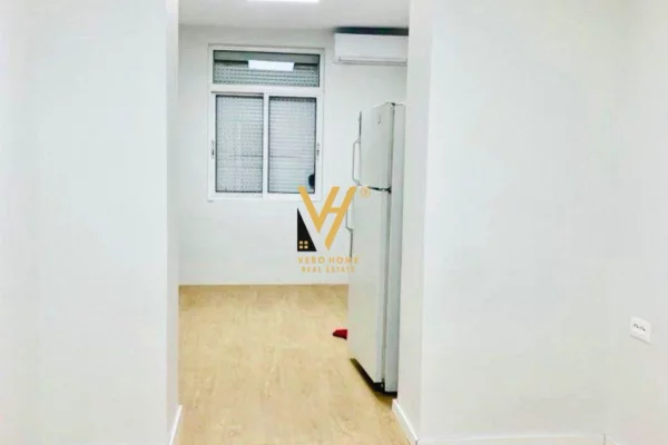 Business Property for Rent 3+1 in Tirana - 40,000 Leke