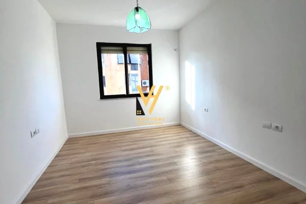 Shtepi ne shitje Apartament ne Tirane, 2+1, Mobilimi Bosh, pa mobiluar, Pagesa 165,000  Euro.