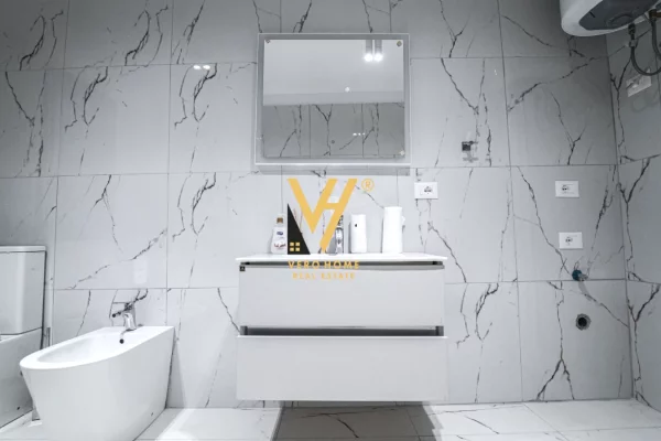 JEPET GODINE ME QIRA TE MUZEU I DESHMOREVE, DURRES 2.200 EURO