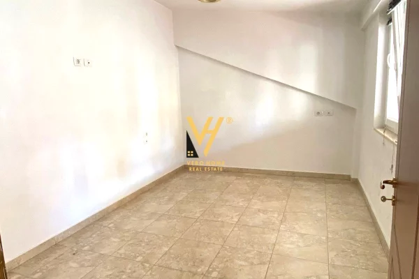 Shtepi me qera Apartament ne Tirane, 3+1, Mobilimi Pjeserisht e mobiluar, Pagesa 150,000  Leke.