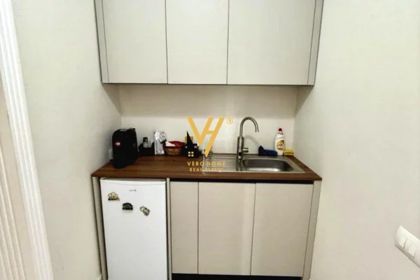 JEPET ZYRE 150 M2 ME QIRA TE QYTETI STUDENTI 650 EURO