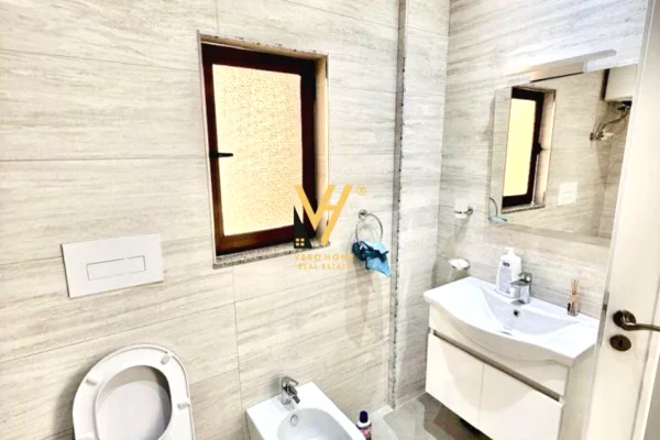 JEPET ZYRE 150 M2 ME QIRA TE QYTETI STUDENTI 650 EURO