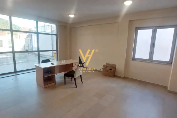 JEPET GODINE 4 KATESHE ME QERA NE VAQARR 4.000 EURO