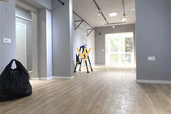 Business Property for Rent 1+1 in Tirana - 1,200 Euro