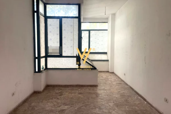 Business Property for Rent 3+1 in Tirana - 80,000 Leke