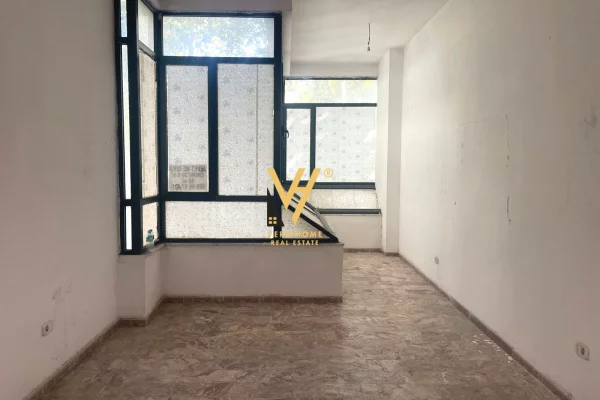 Business Property for Rent 3+1 in Tirana - 80,000 Leke