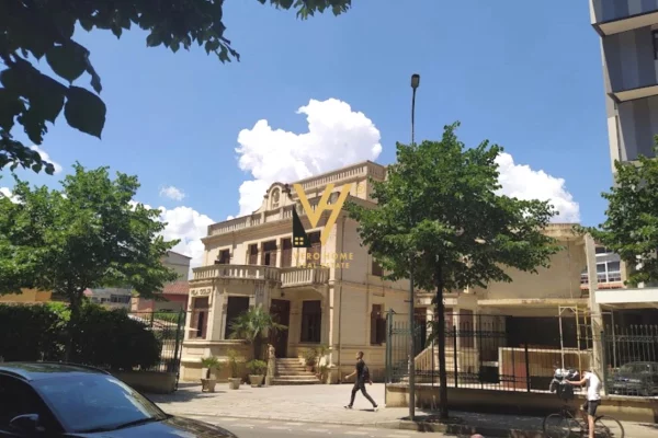 Shtepi ne shitje 2+1 ne Tirane - 190,000 Euro