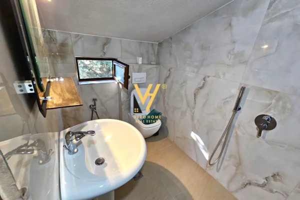 Shtepi me qera Apartament ne Tirane, 2+1, Mobilimi E mobiluar, Pagesa 80,000  Leke.