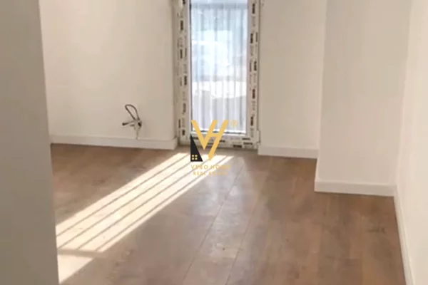 Business Property for Rent 3+1 in Tirana - 30,000 Leke