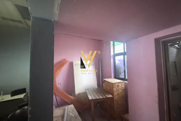 Business Property for Rent 1+1 in Tirana - 30,000 Leke