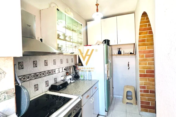 Shtepi ne shitje Apartament ne Tirane, 2+1, Mobilimi E mobiluar, Pagesa 150,000  Euro.