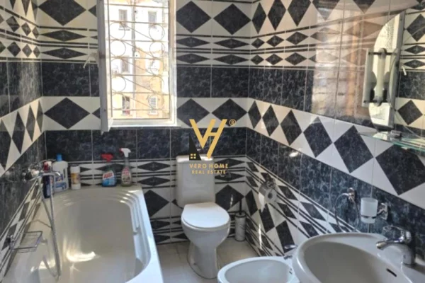 Shtepi me qera Apartament ne Tirane, 2+1, Mobilimi E mobiluar, Pagesa 50,000  Leke.