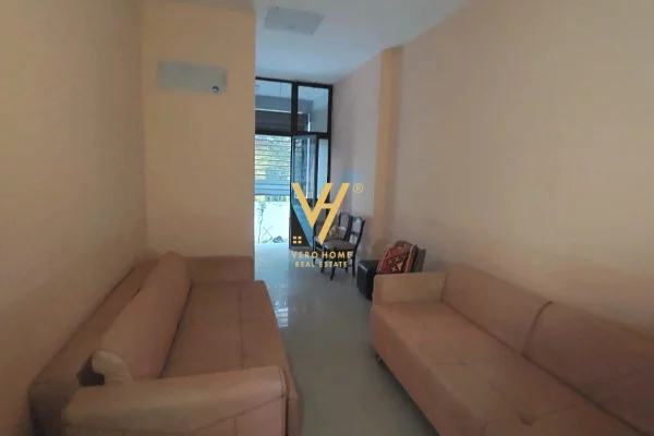 JEPET DYQAN 60 M2 ME QERA TE RRUGA E ELBASANIT 40.000 LEKE