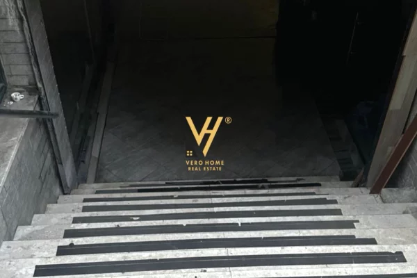 Business Property for Rent 4+1 in Tirana - 700 Euro