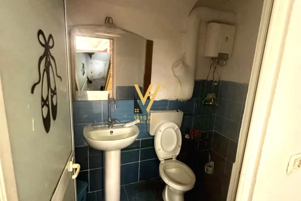 JEPET AMBIENT BIZNESI 150 M2 ME QERA TE JOENA, 21 DHJETORI 700 EURO