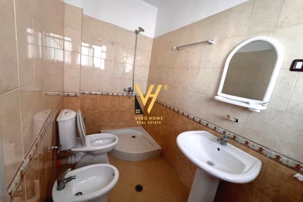 Shtepi me qera Apartament ne Tirane, 2+1, Mobilimi E mobiluar, Pagesa 50,000  Leke.