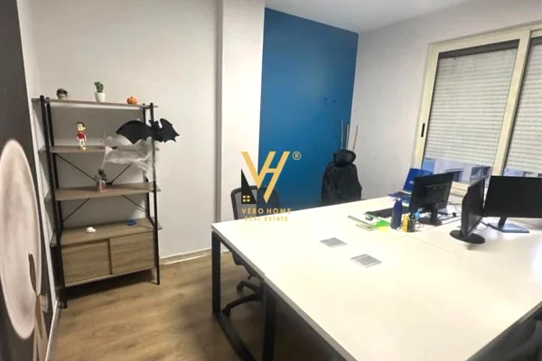 Business Property for Rent 3+1 in Tirana - 250,000 Leke