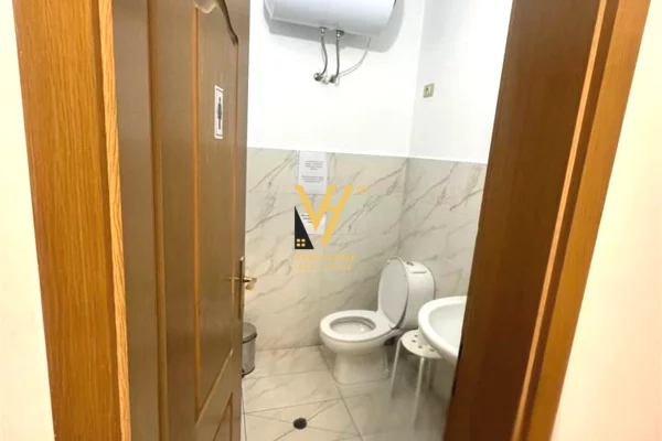 JEPET ZYRE 95 M2 ME QIRA NE BLLOK 250.000 LEKE