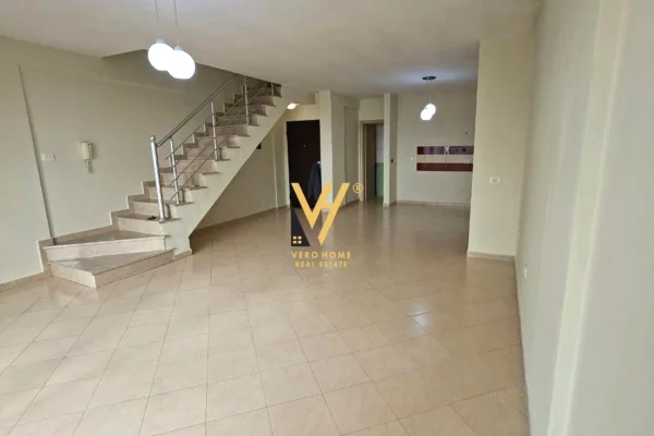 Shtepi ne shitje Duplex(shtepi me 2 kate) ne Tirane, 3+1, Mobilimi Bosh, pa mobiluar, Pagesa 280,000  Euro.