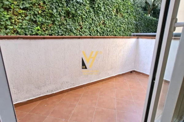 Shtepi ne shitje Duplex(shtepi me 2 kate) ne Tirane, 3+1, Mobilimi Bosh, pa mobiluar, Pagesa 280,000  Euro.