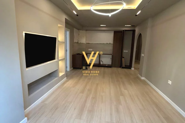 Shtepi ne shitje Apartament ne Tirane, 2+1, Mobilimi Bosh, pa mobiluar, Pagesa 275,000  Euro.