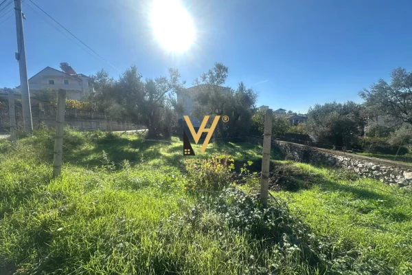 Truall ose Toke ne Tirane - 150,000 Euro