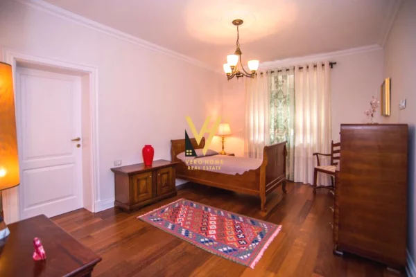 Shtepi ne shitje 3+1 ne Tirane - 450,000 Euro