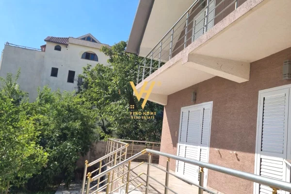House for Rent 4+1 in Tirana - 1,700 Euro