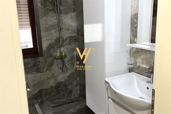 Shtepi ne shitje Apartament ne Tirane, 2+1, Mobilimi E mobiluar, Pagesa 280,000  Euro.